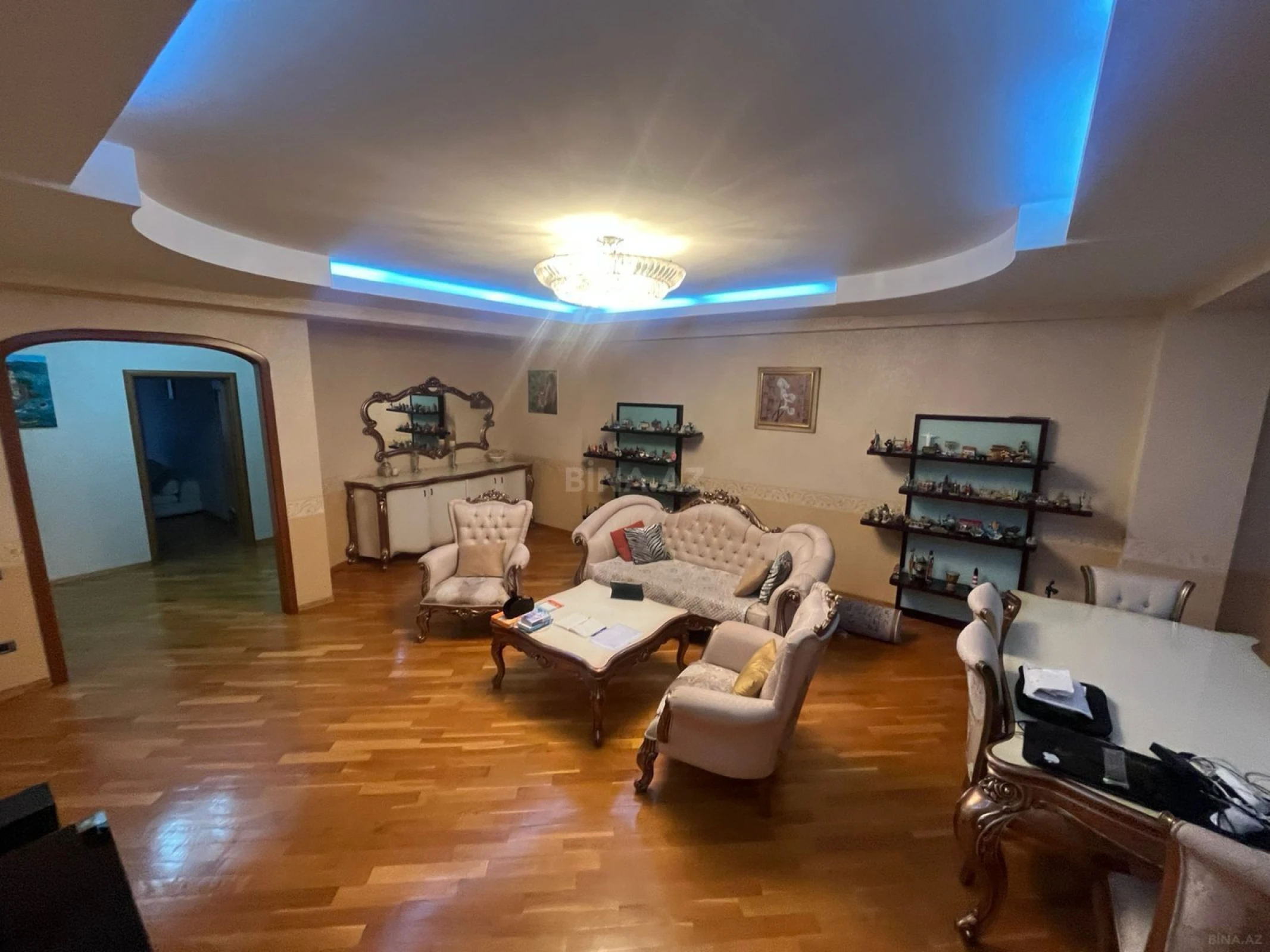 Kirayə verilir 5 otaqlı mənzil 190 m²