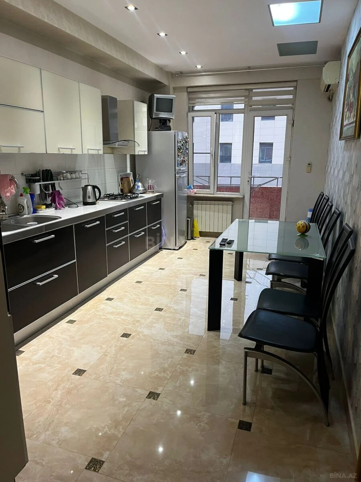 Kirayə verilir 5 otaqlı mənzil 190 m²