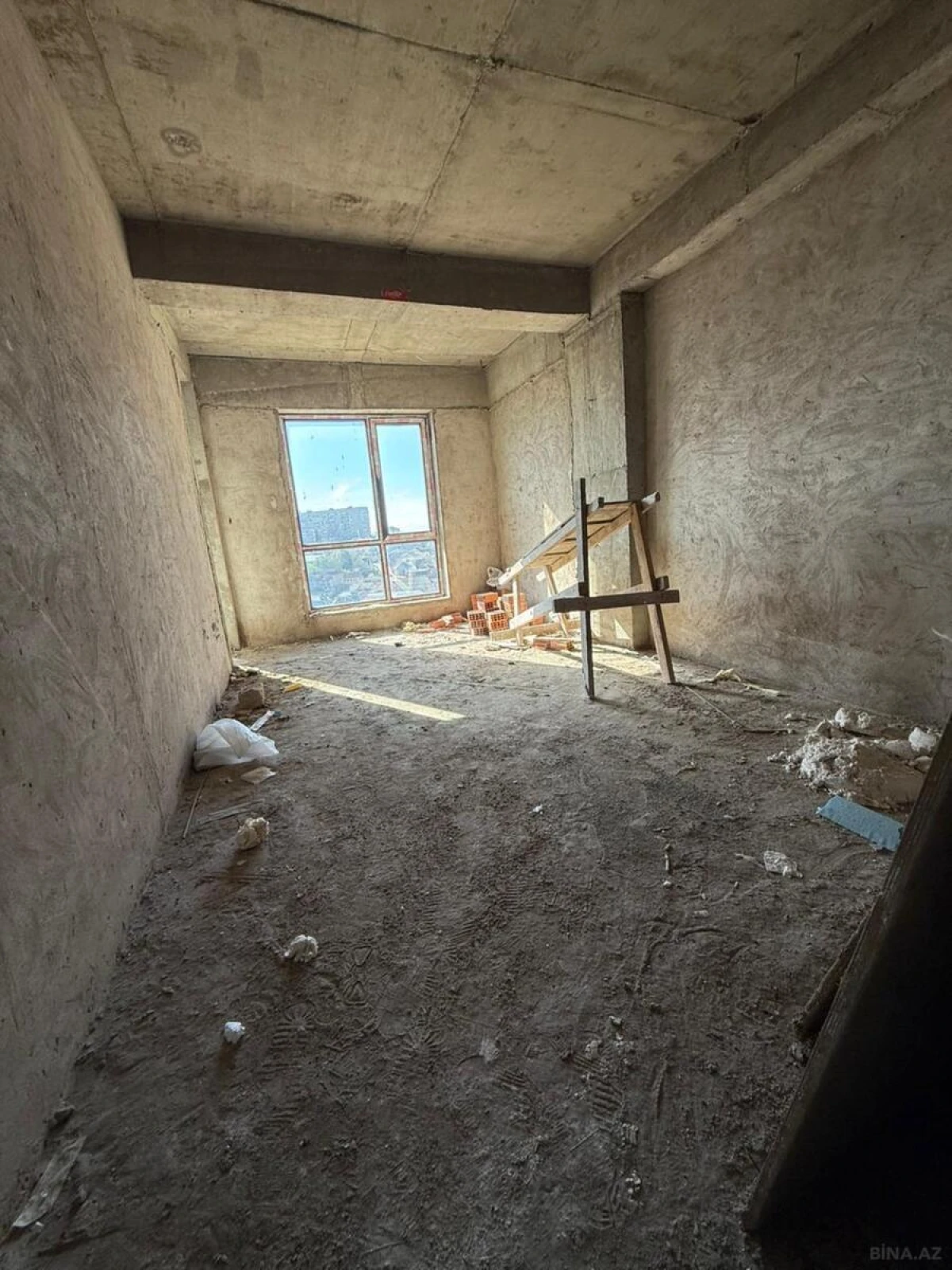 Satılır 3 otaqlı mənzil 122 m²