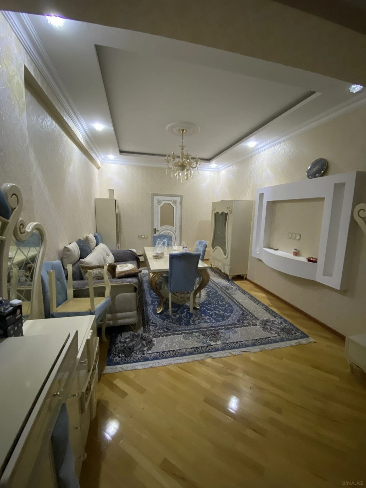 Kirayə verilir 2 otaqlı mənzil 70 m²
