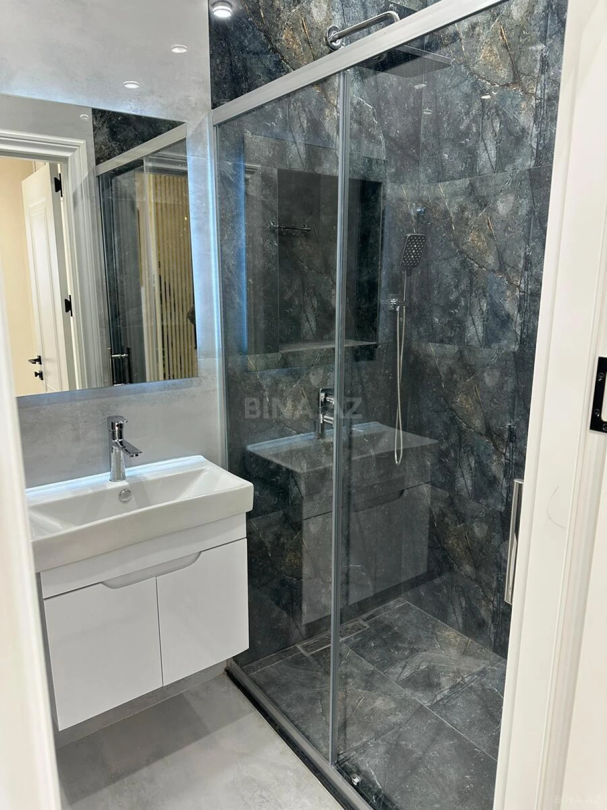 Satılır 3 otaqlı mənzil 101 m²