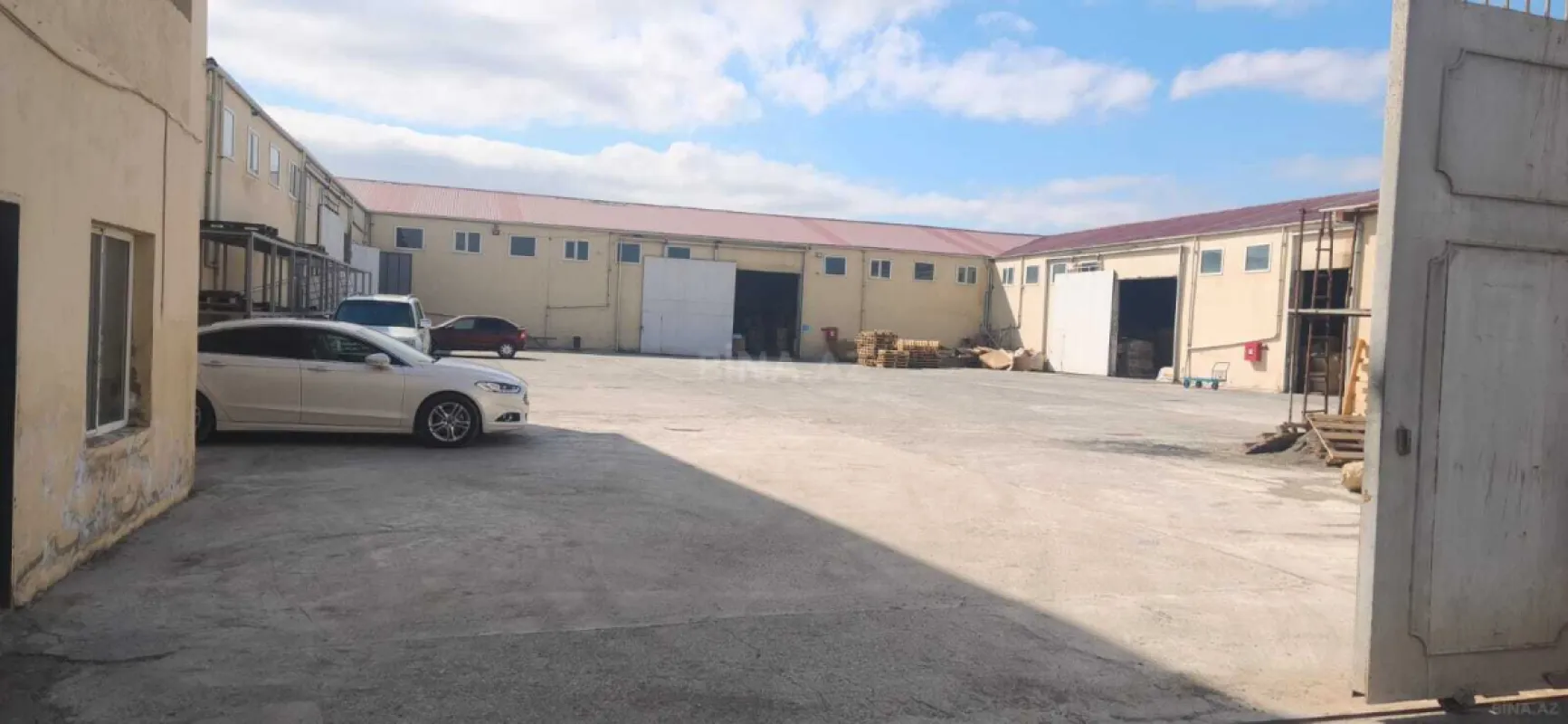Satılır obyekt 3700 m²