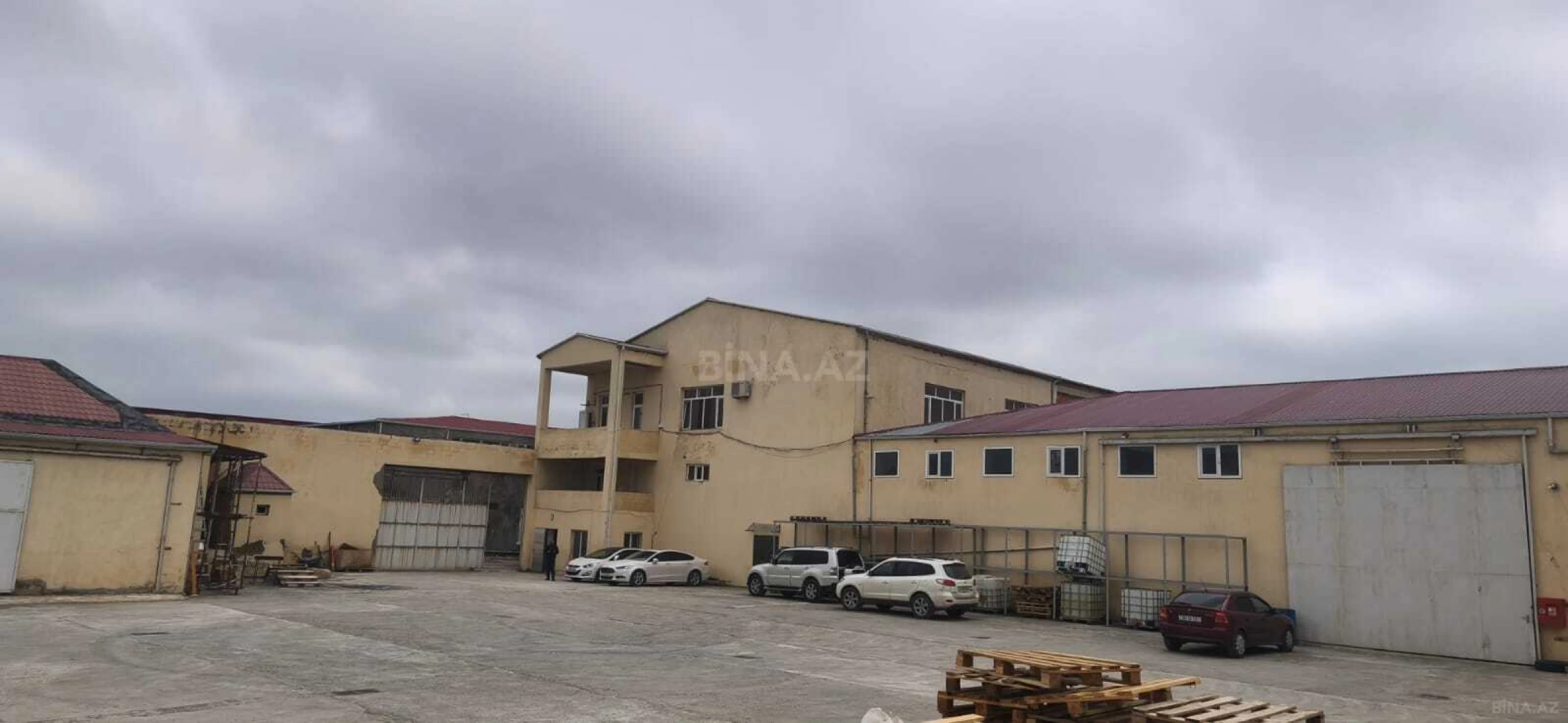 Satılır obyekt 3700 m²