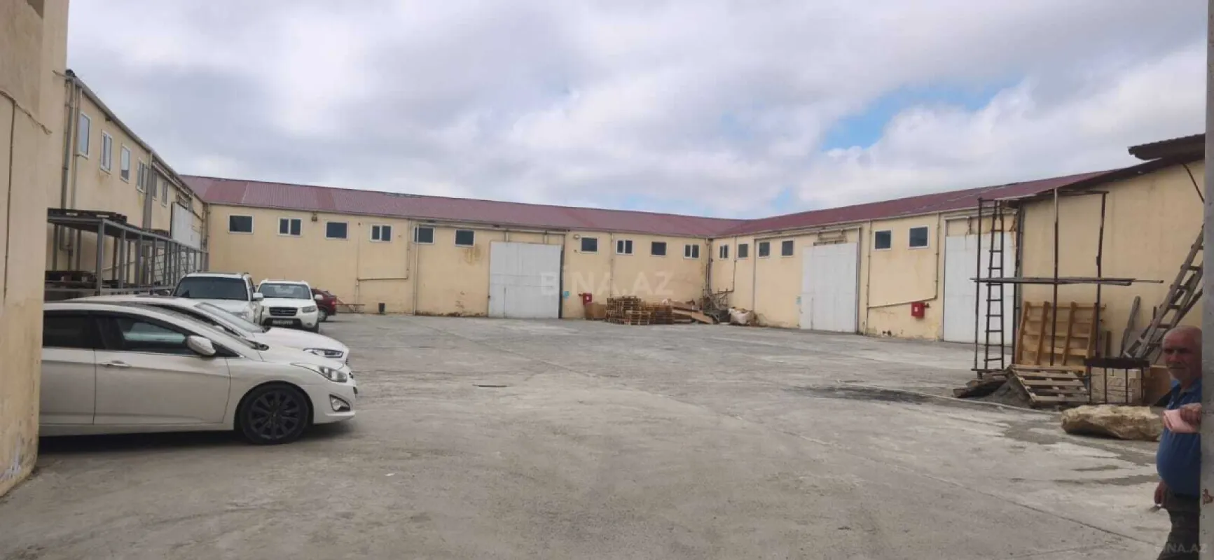 Satılır obyekt 3700 m²