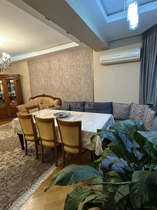 Satılır 3 otaqlı mənzil 162 m²