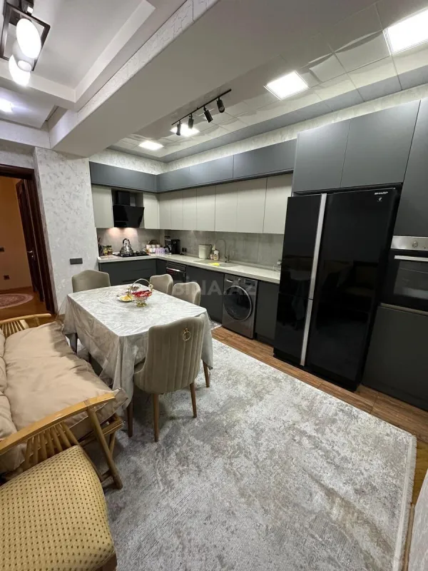 Satılır 3 otaqlı mənzil 162 m²