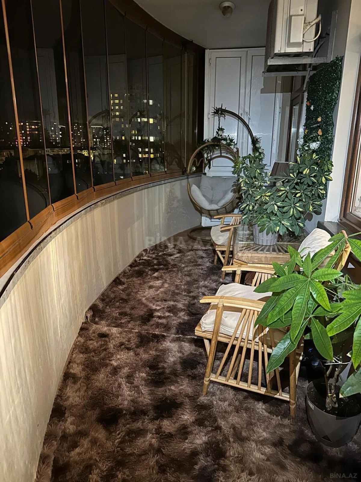 Satılır 3 otaqlı mənzil 162 m²