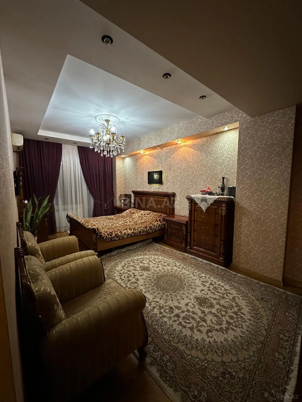 Satılır 3 otaqlı mənzil 162 m²