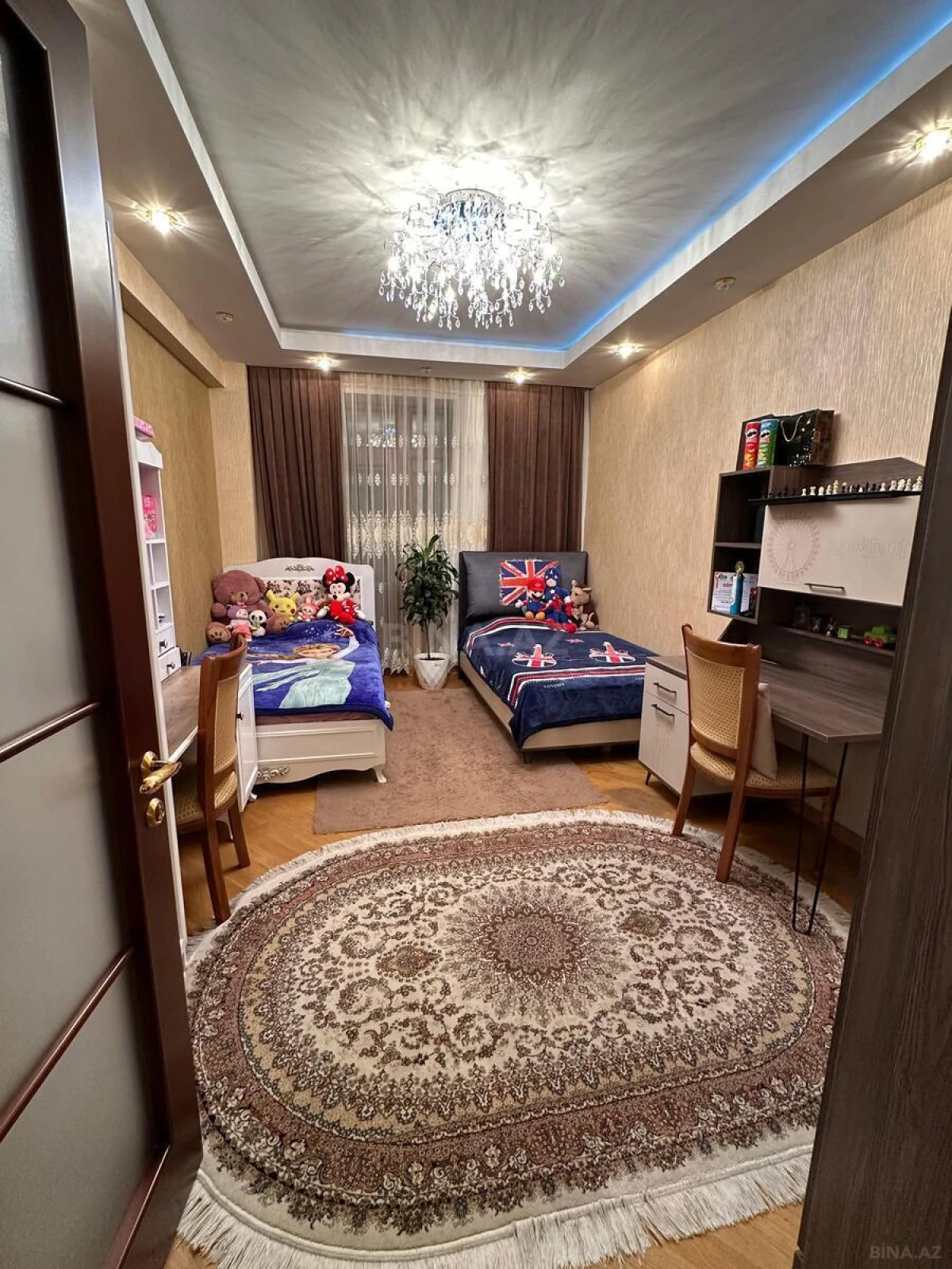 Satılır 3 otaqlı mənzil 162 m²