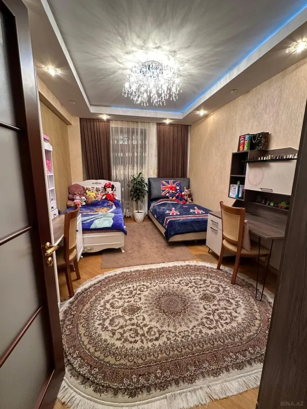 Satılır 3 otaqlı mənzil 162 m²