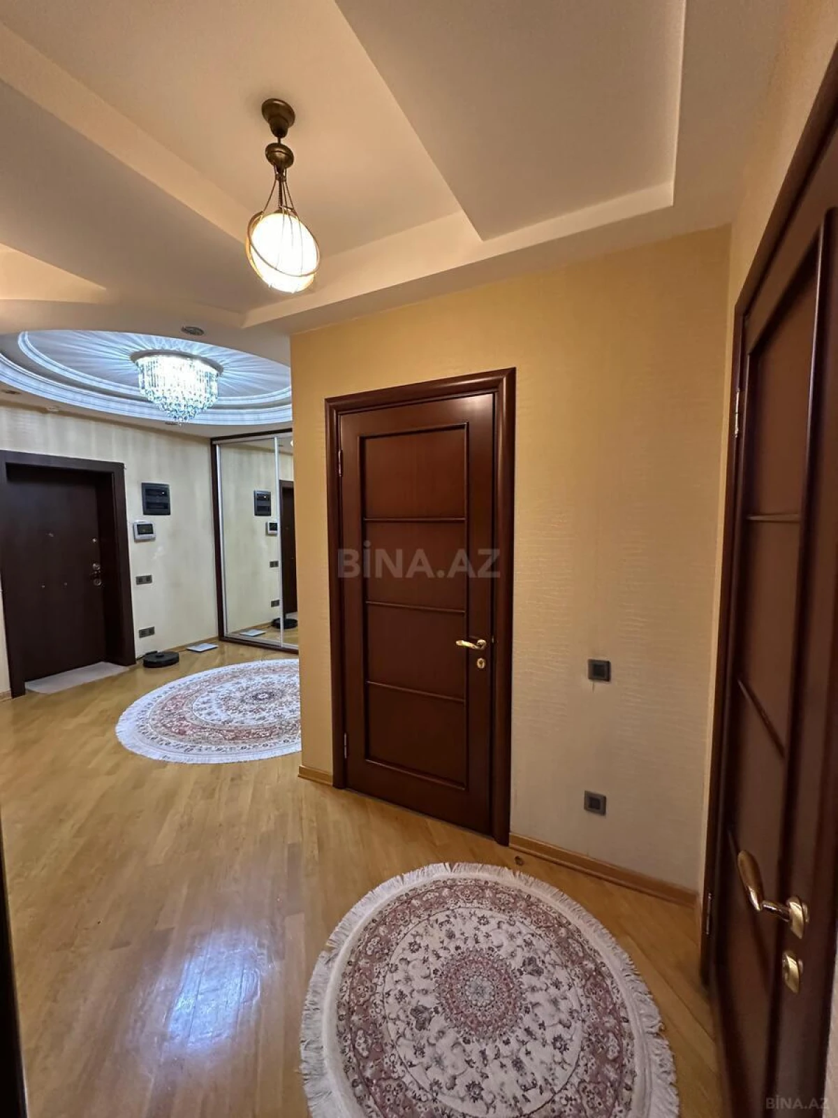 Satılır 3 otaqlı mənzil 162 m²