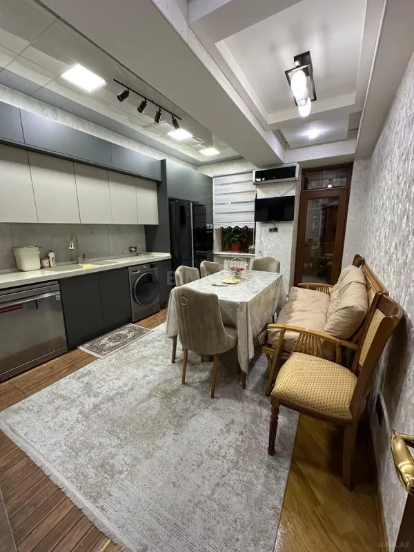 Satılır 3 otaqlı mənzil 162 m²