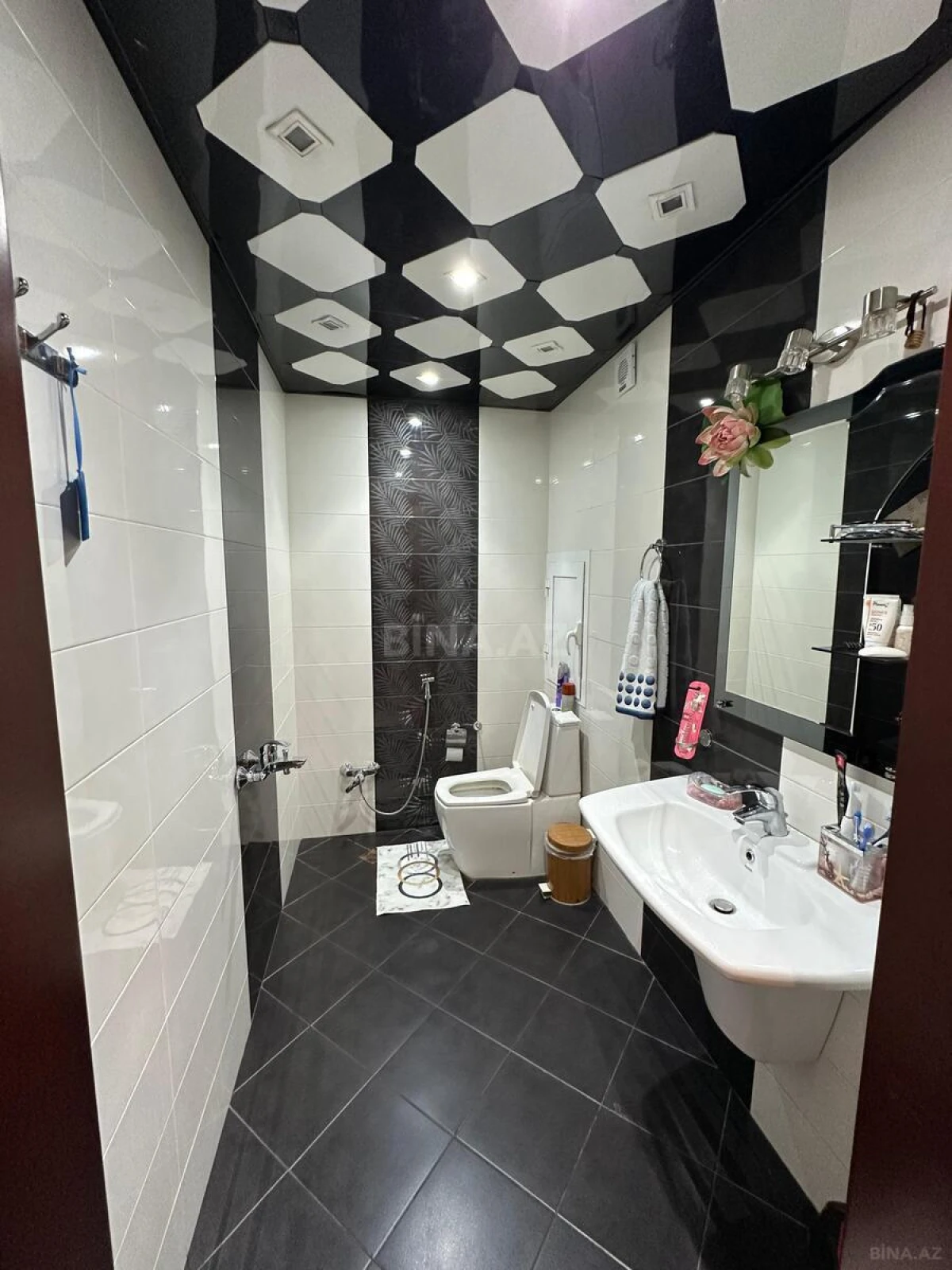 Satılır 3 otaqlı mənzil 162 m²