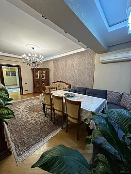 Satılır 3 otaqlı mənzil 162 m²