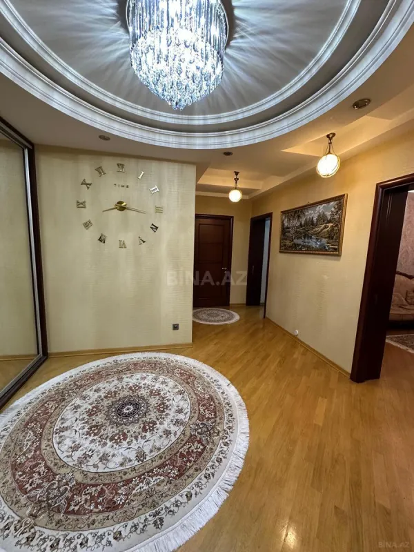 Satılır 3 otaqlı mənzil 162 m²