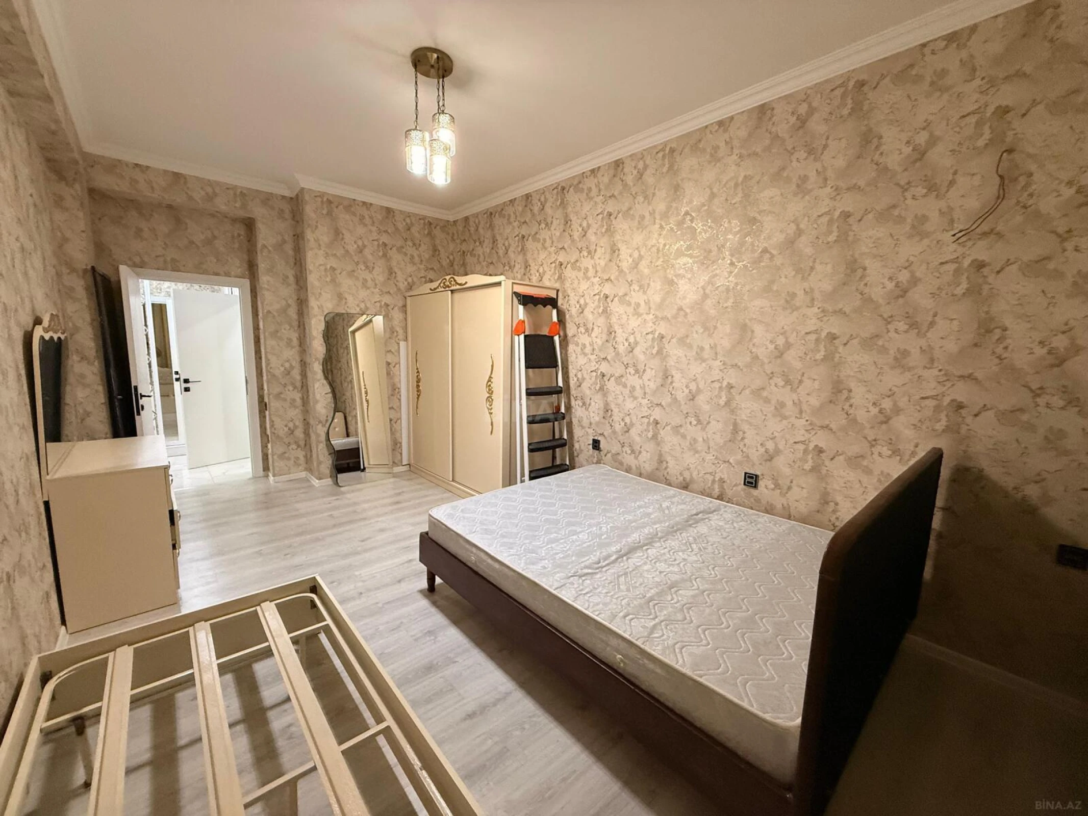 Kirayə verilir 2 otaqlı mənzil 70 m²