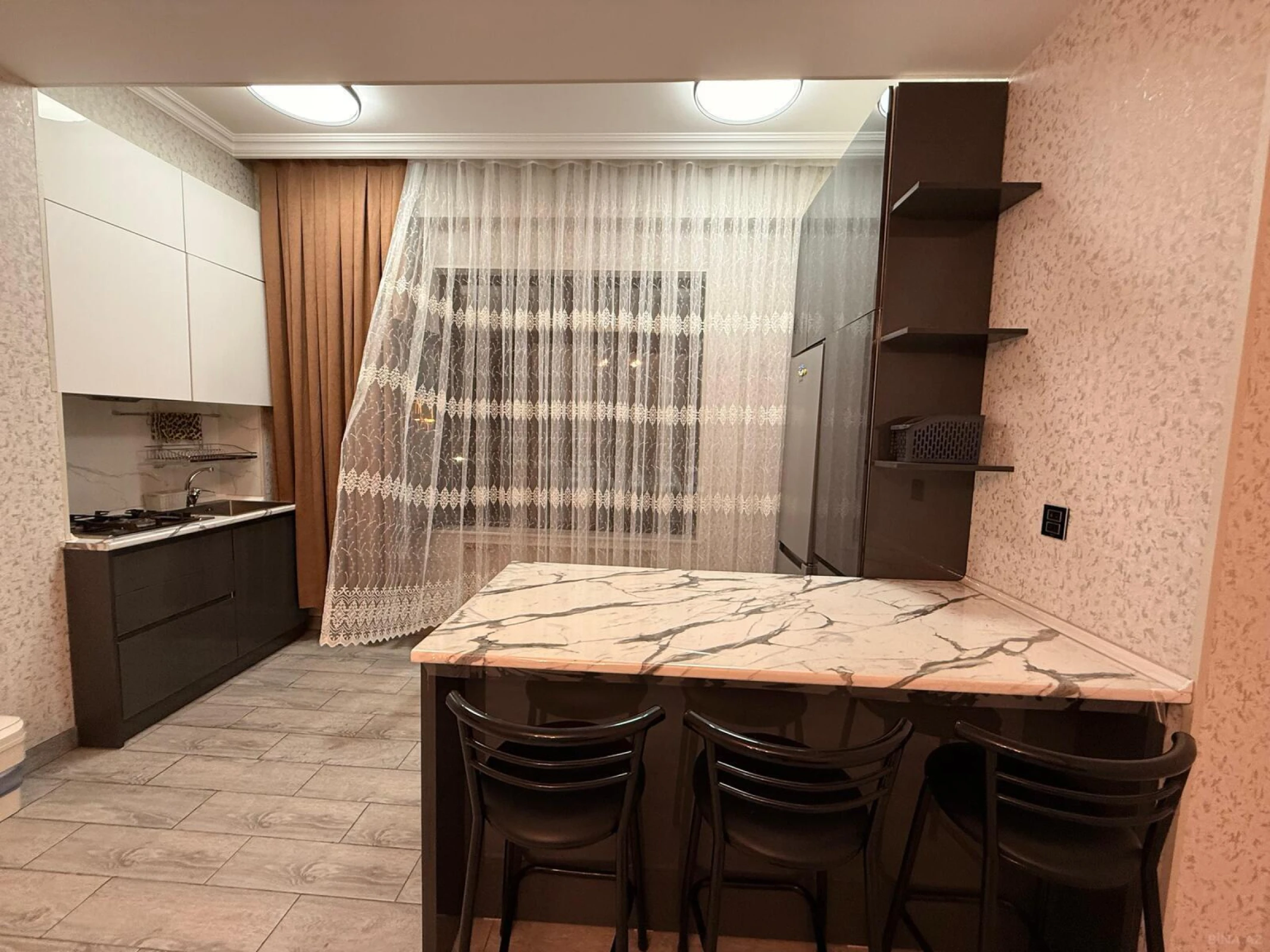Kirayə verilir 2 otaqlı mənzil 70 m²