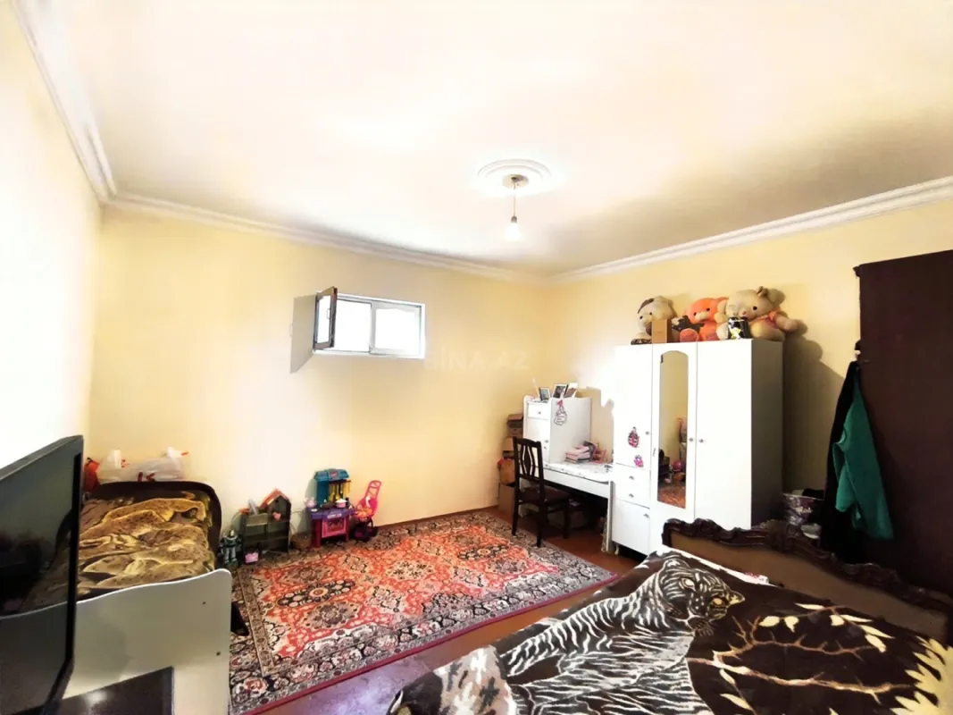 Satılır 5 otaqlı həyət evi 200 m²