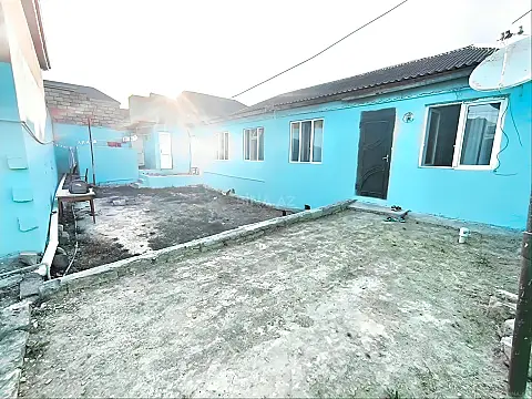 Satılır 5 otaqlı həyət evi 200 m²