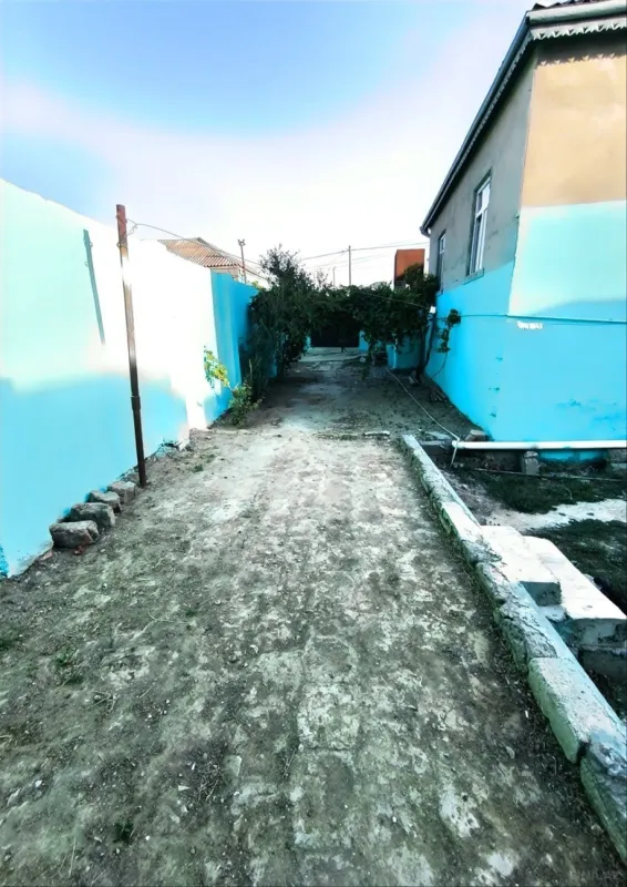 Satılır 5 otaqlı həyət evi 200 m²