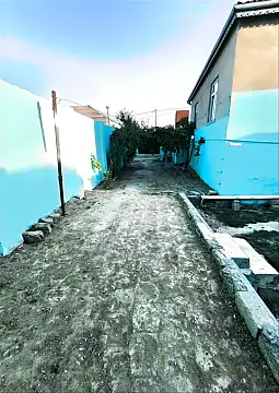 Satılır 5 otaqlı həyət evi 200 m²