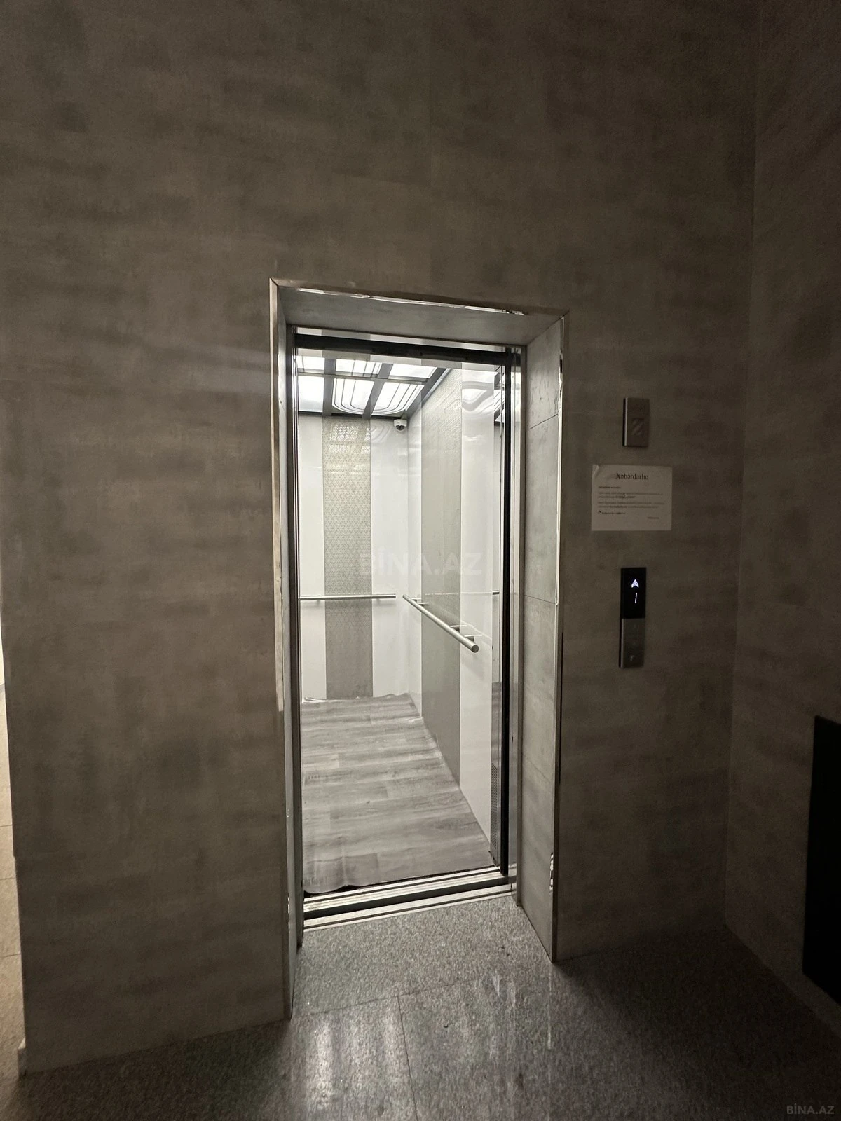 Satılır 3 otaqlı mənzil 111 m²