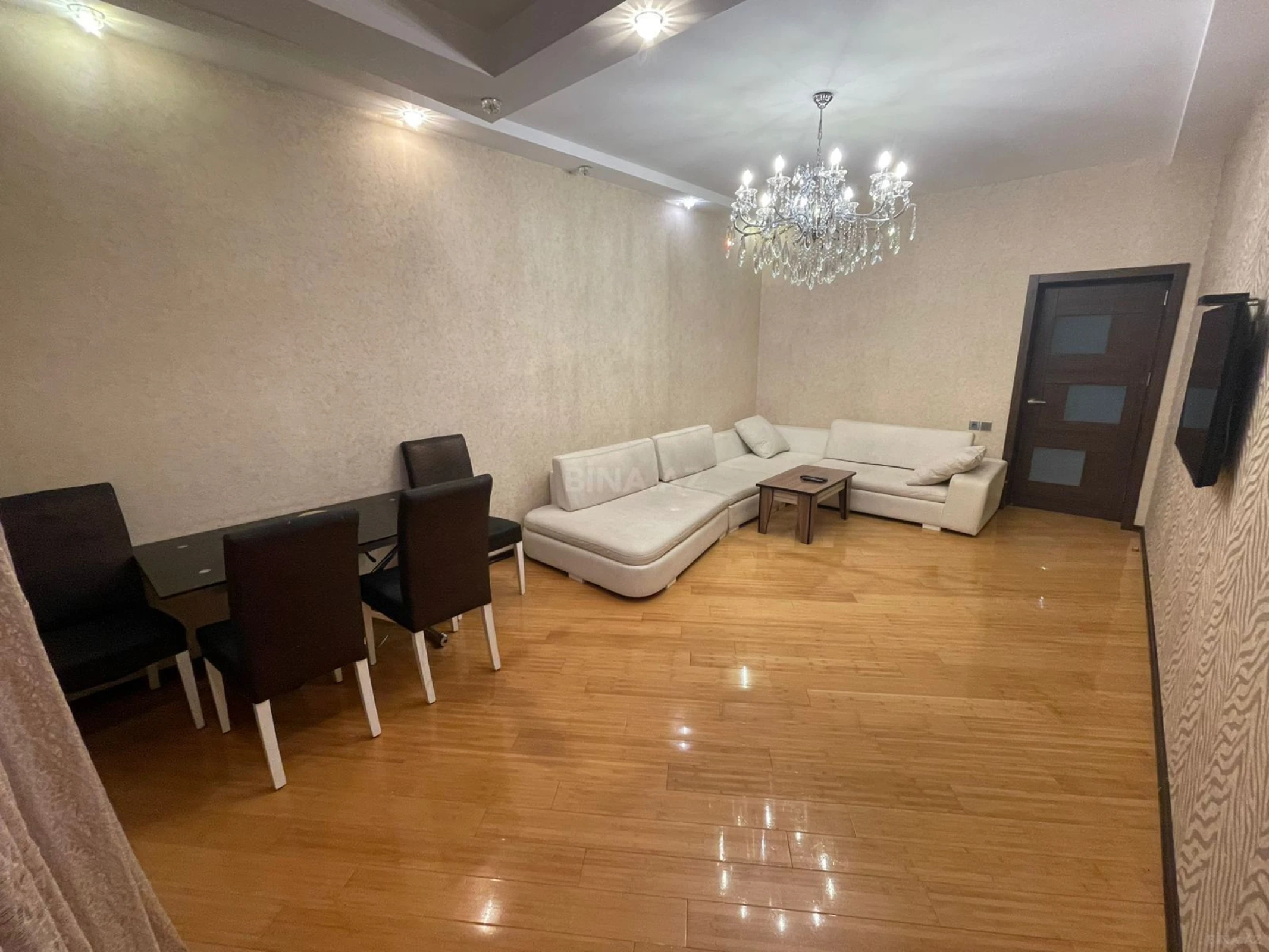 Kirayə verilir 3 otaqlı mənzil 120 m²