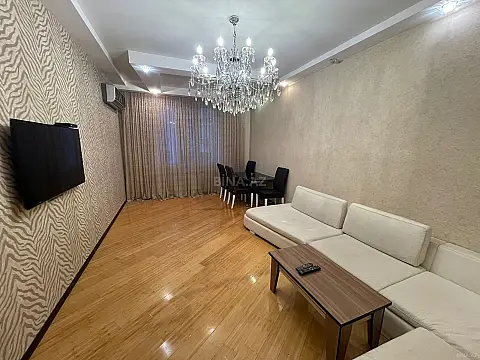 Kirayə verilir 3 otaqlı mənzil 120 m²