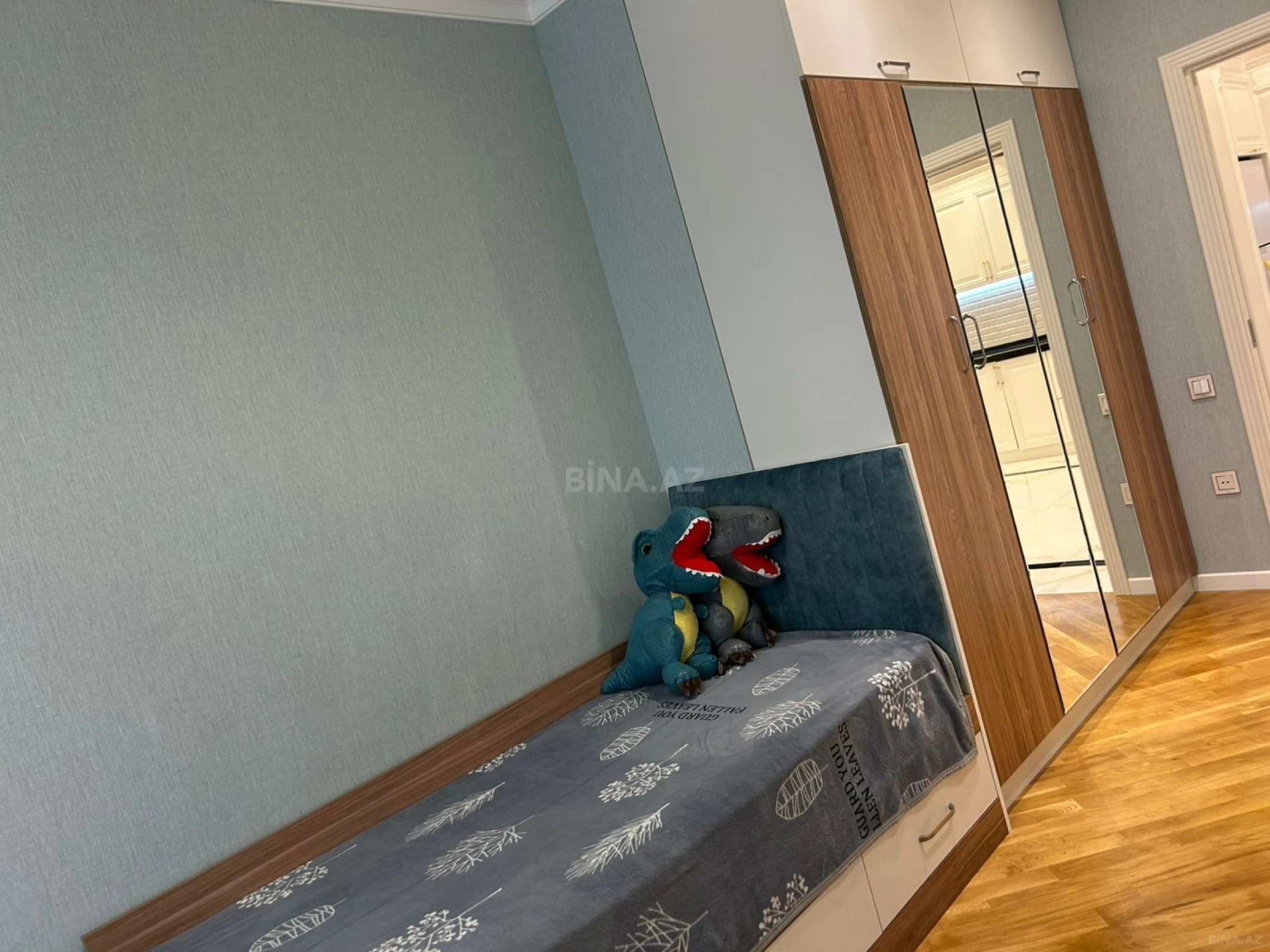 Satılır 3 otaqlı mənzil 136 m²