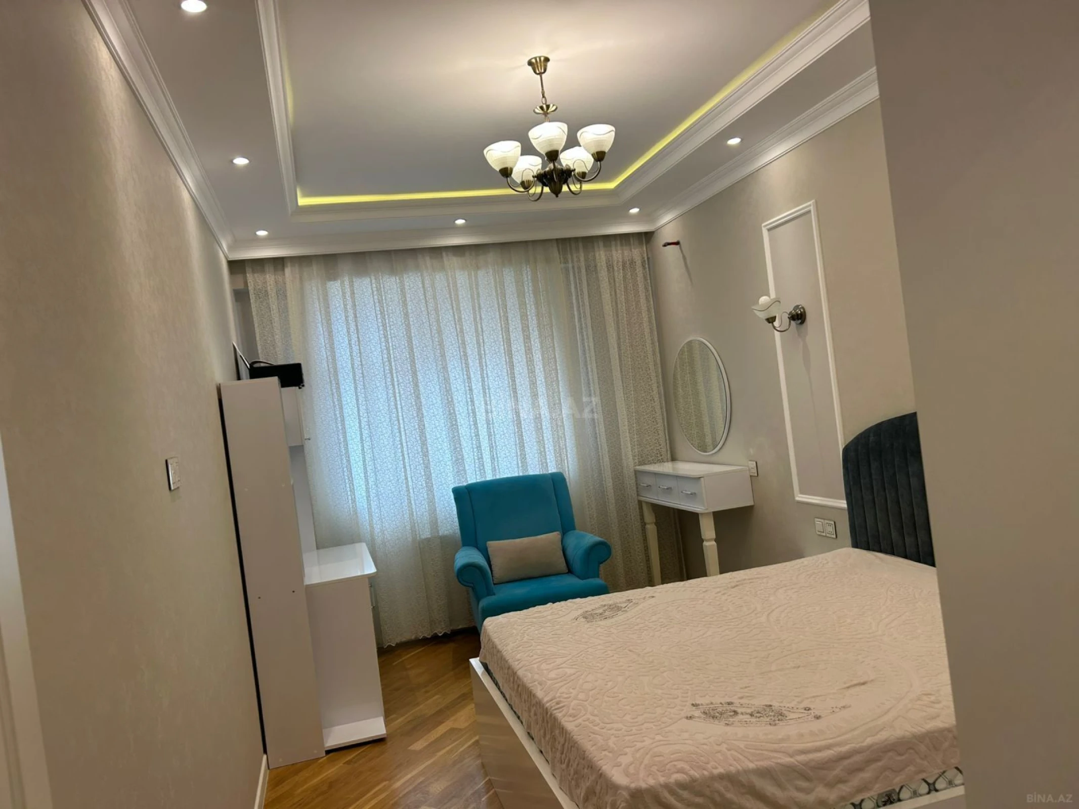 Satılır 3 otaqlı mənzil 136 m²