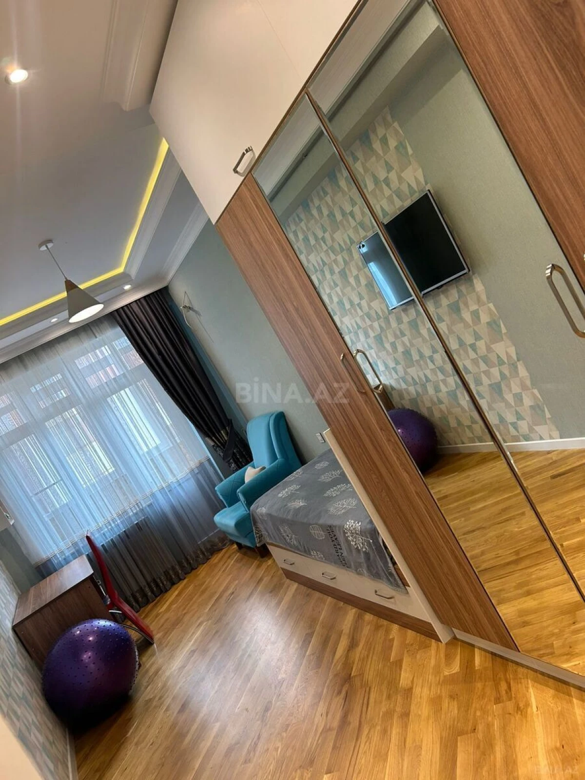 Satılır 3 otaqlı mənzil 136 m²