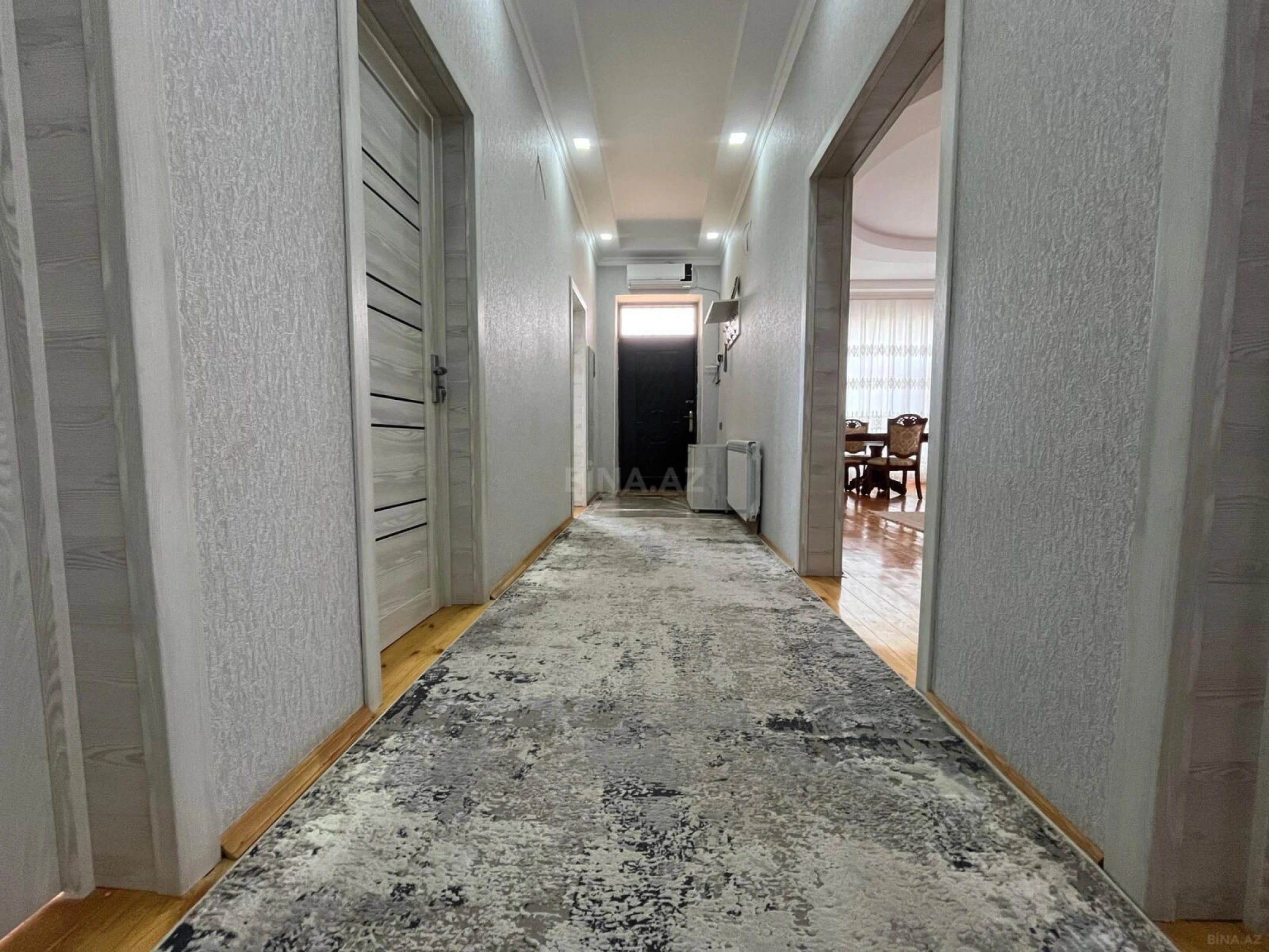 Satılır 8 otaqlı həyət evi 288 m²