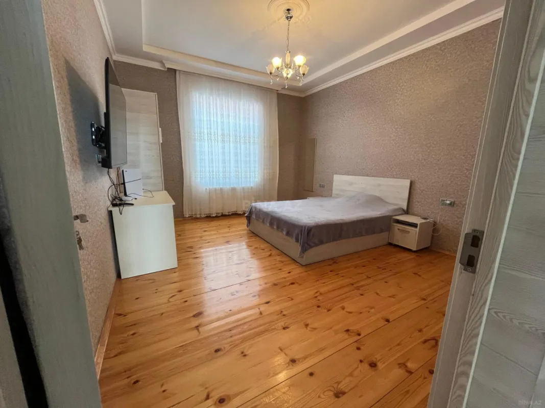 Satılır 8 otaqlı həyət evi 288 m²