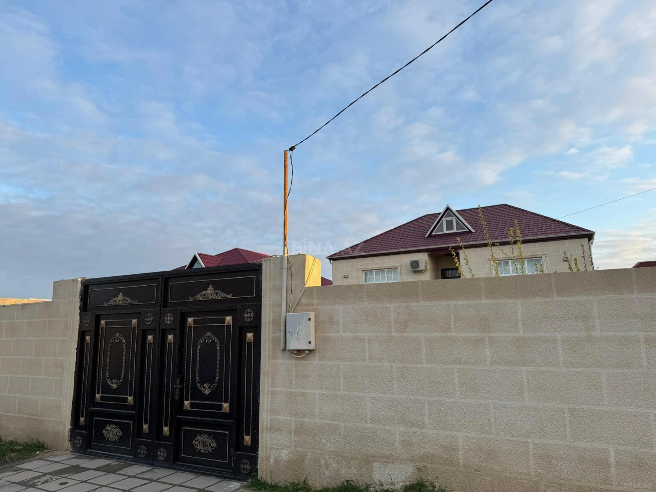 Satılır 8 otaqlı həyət evi 288 m²