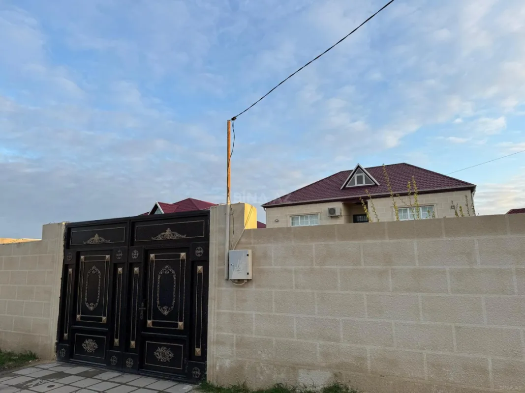 Satılır 8 otaqlı həyət evi 288 m²