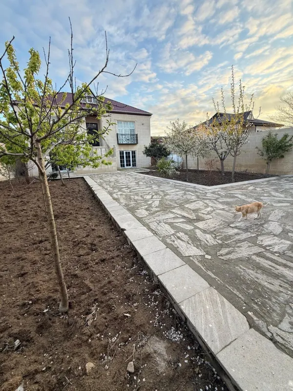 Satılır 8 otaqlı həyət evi 288 m²
