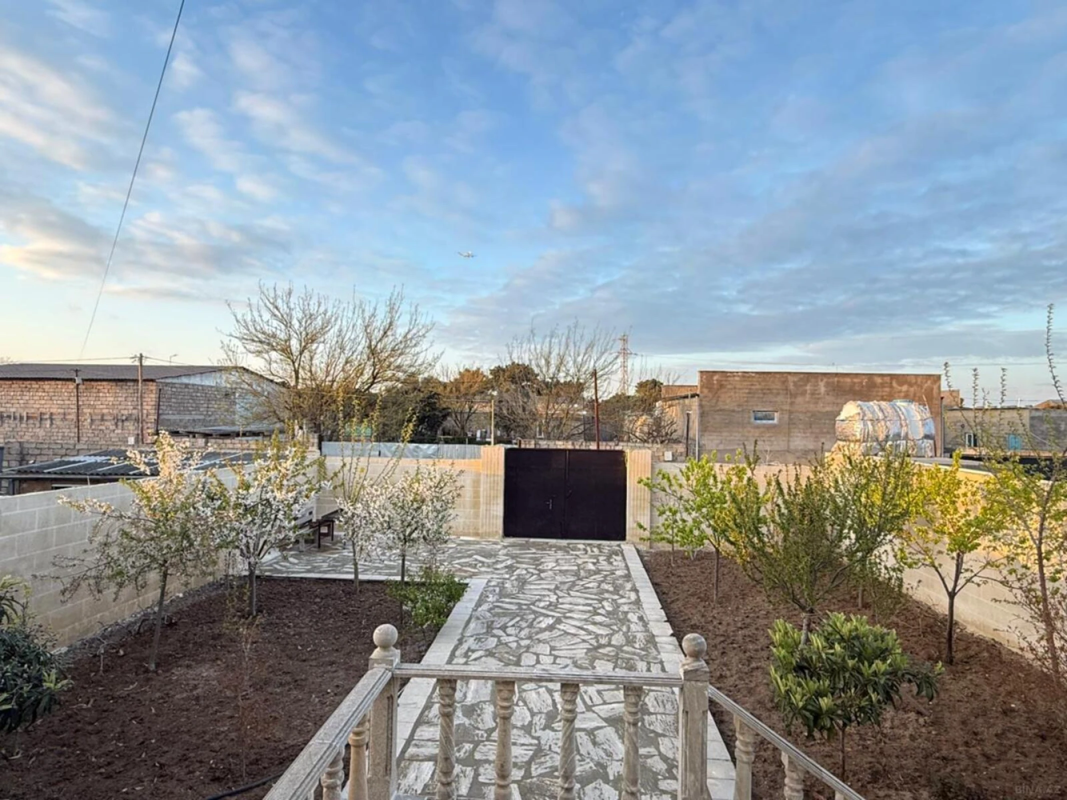 Satılır 8 otaqlı həyət evi 288 m²