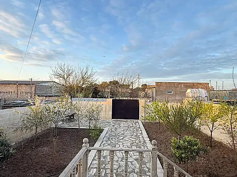 Satılır 8 otaqlı həyət evi 288 m²
