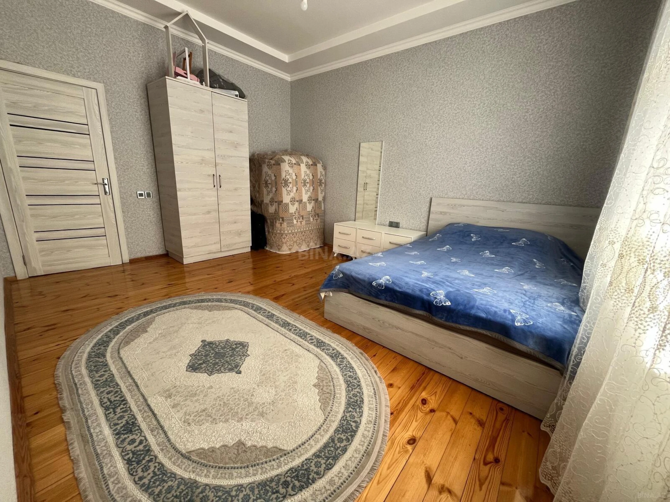 Satılır 8 otaqlı həyət evi 288 m²
