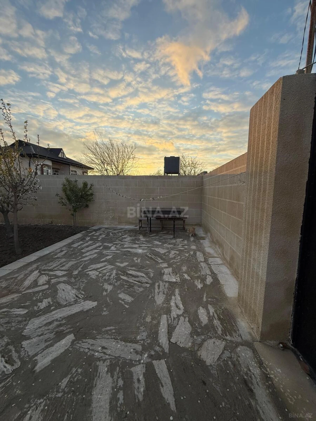 Satılır 8 otaqlı həyət evi 288 m²