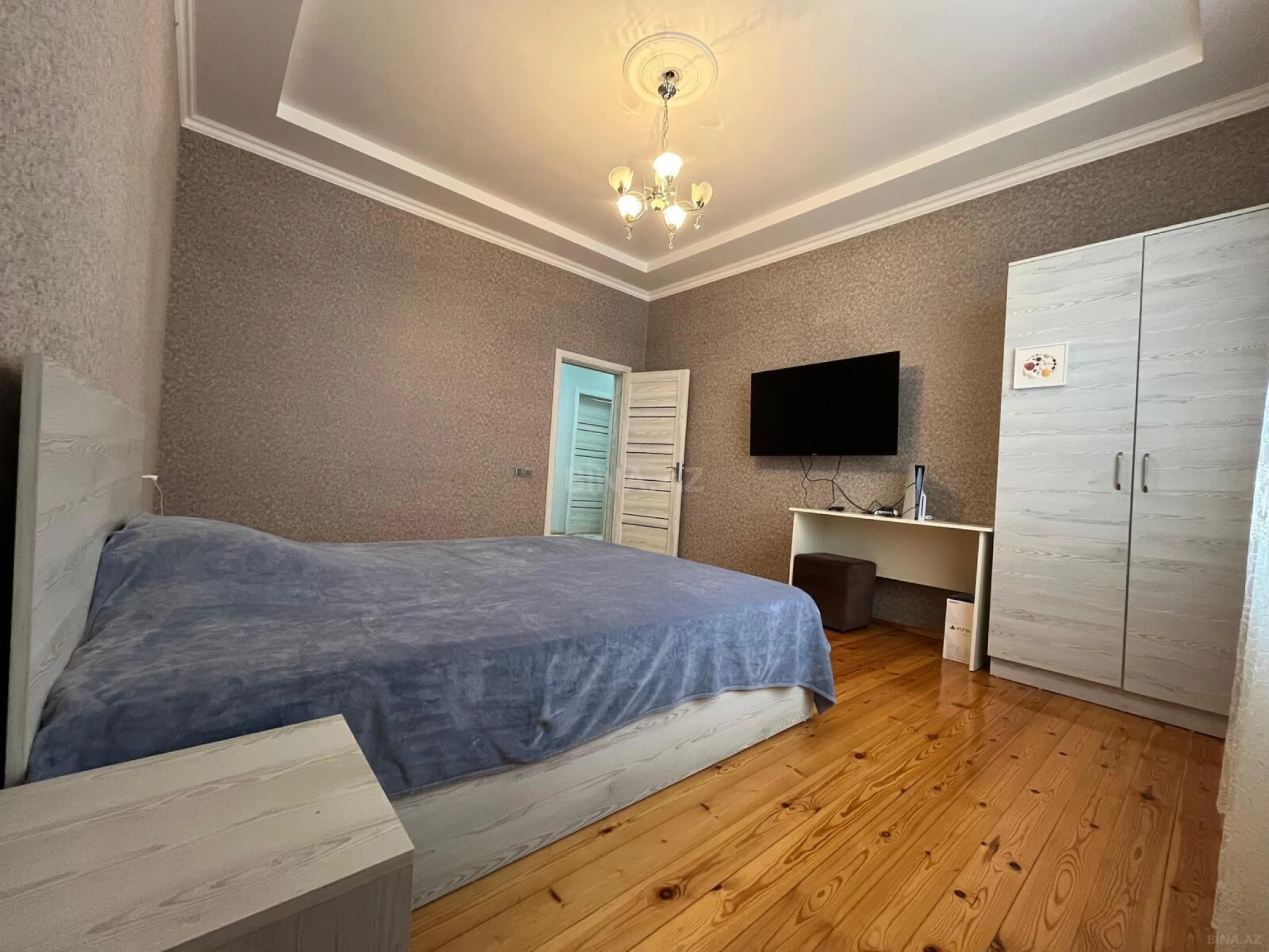 Satılır 8 otaqlı həyət evi 288 m²