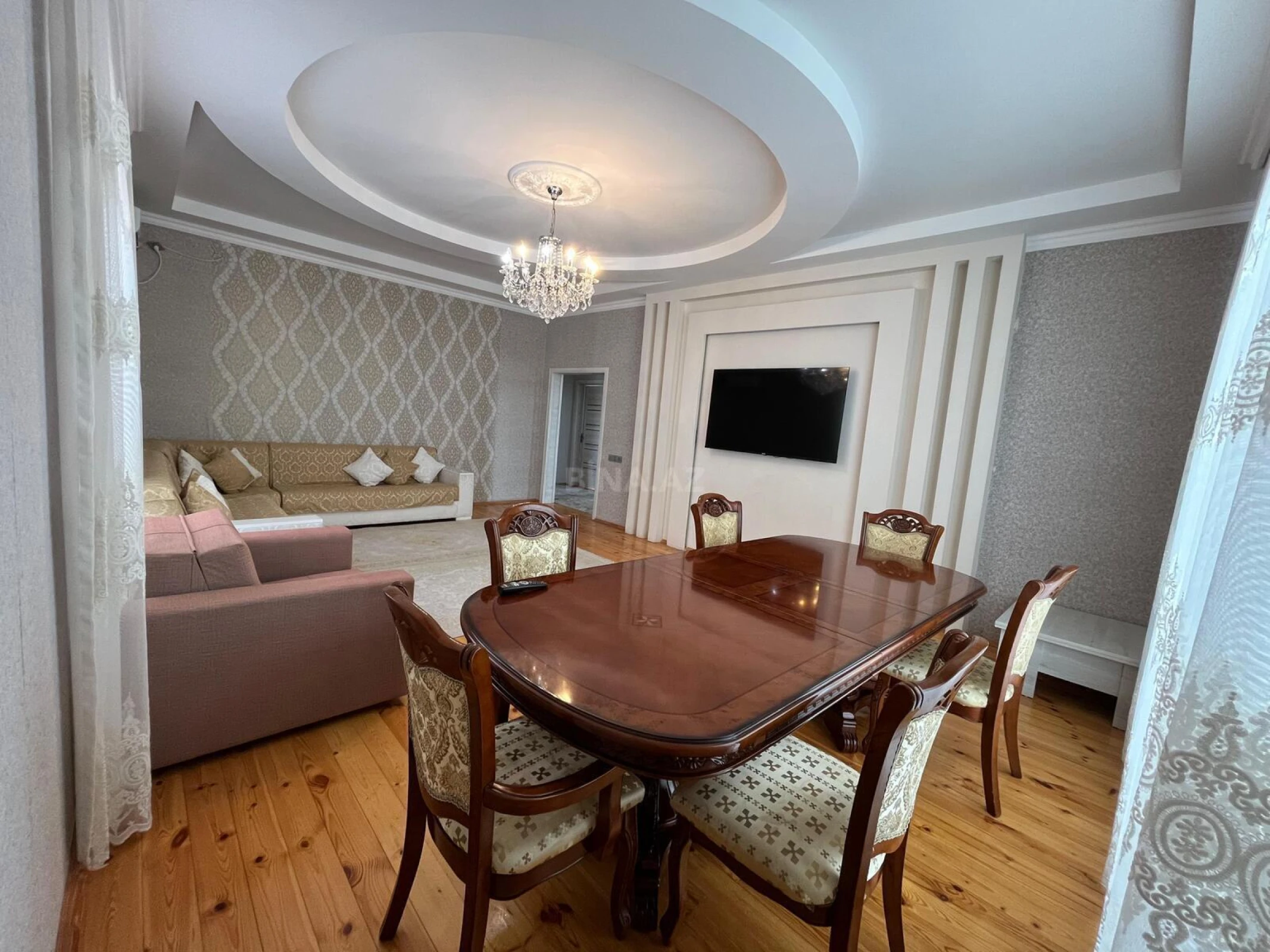 Satılır 8 otaqlı həyət evi 288 m²