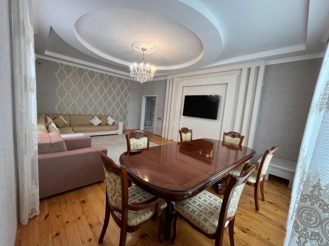 Satılır 8 otaqlı həyət evi 288 m²