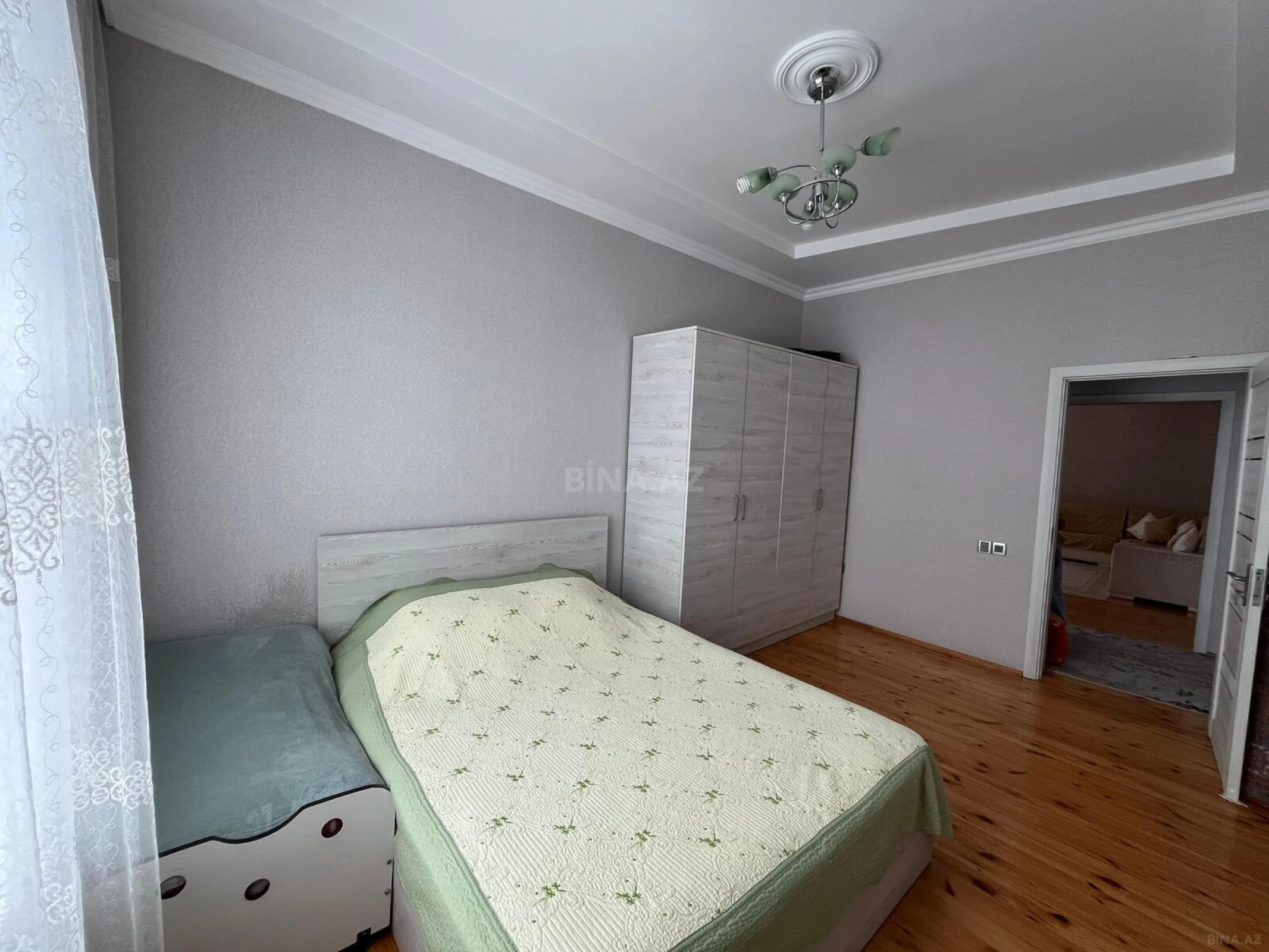 Satılır 8 otaqlı həyət evi 288 m²