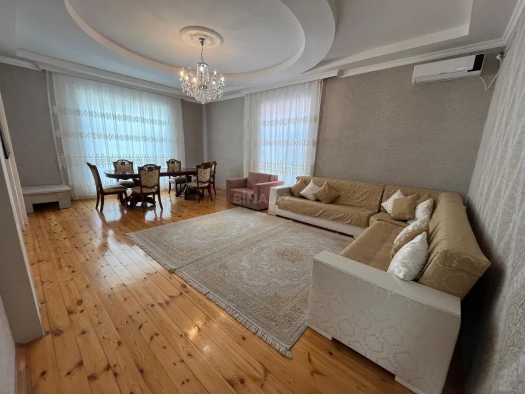 Satılır 8 otaqlı həyət evi 288 m²