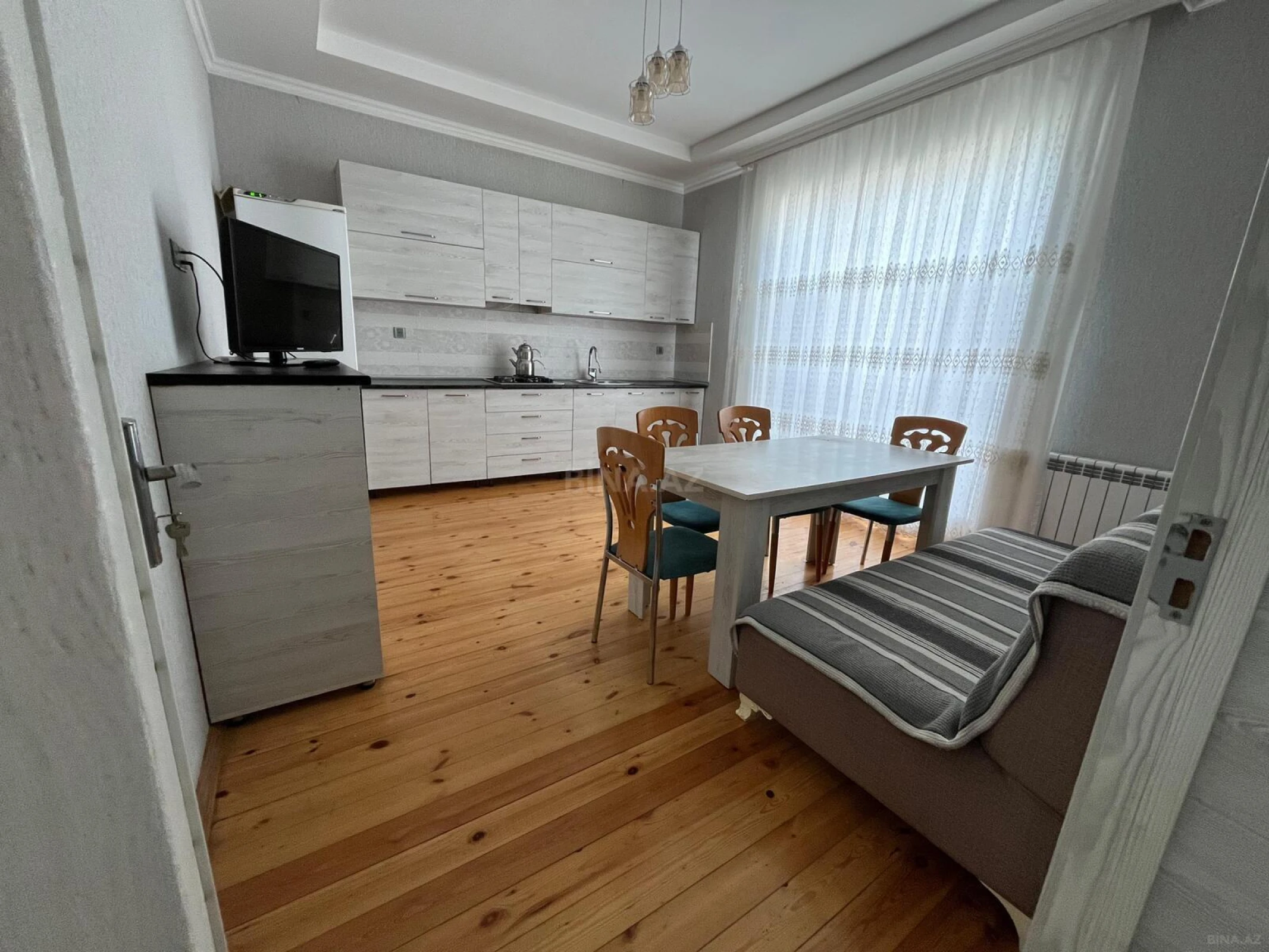 Satılır 8 otaqlı həyət evi 288 m²