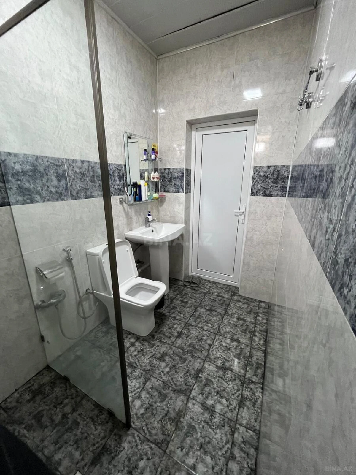 Satılır 8 otaqlı həyət evi 288 m²