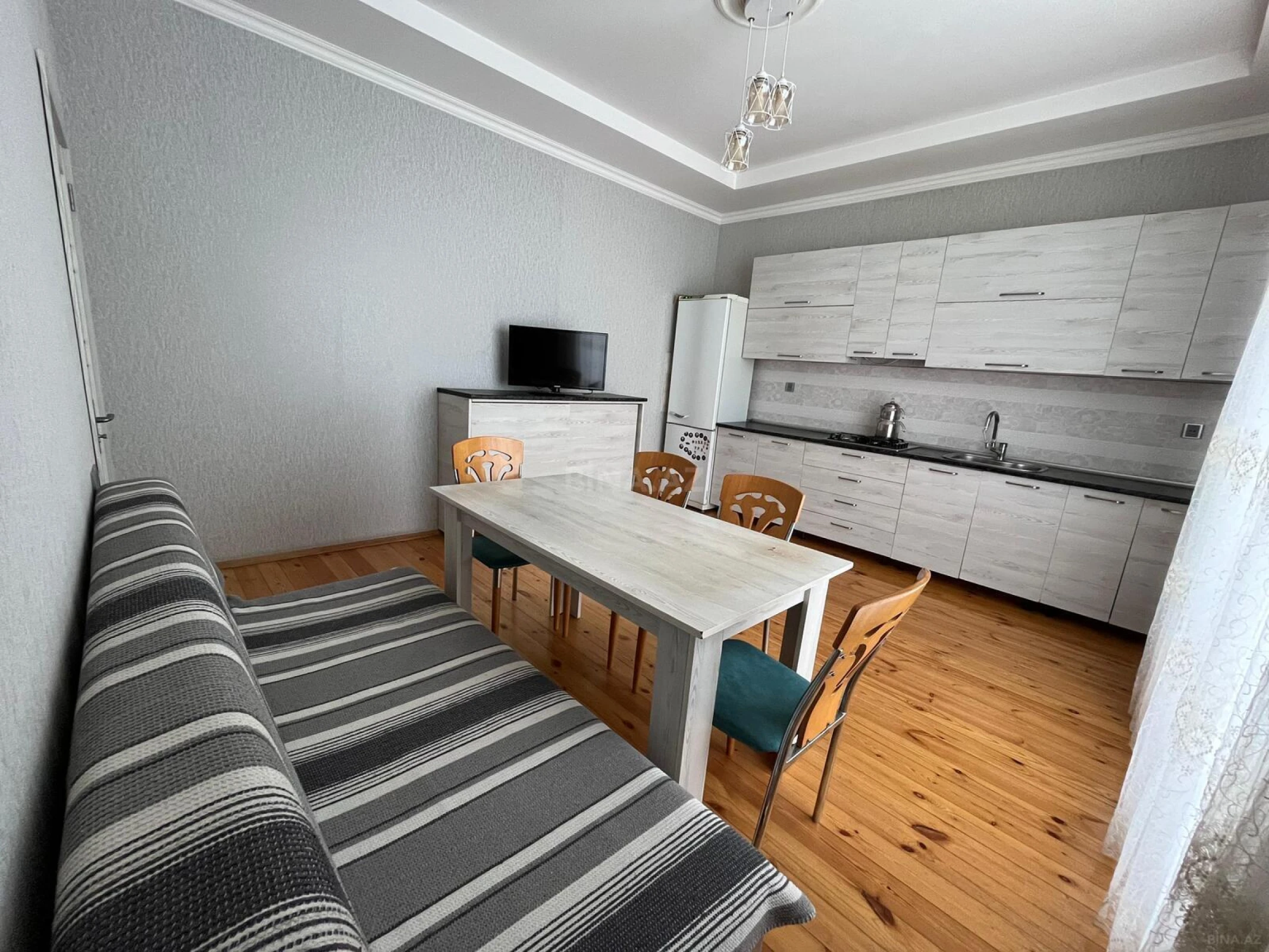 Satılır 8 otaqlı həyət evi 288 m²