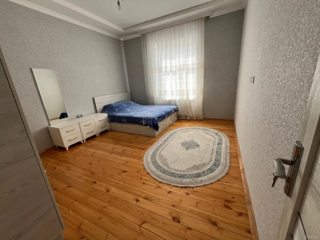 Satılır 8 otaqlı həyət evi 288 m²