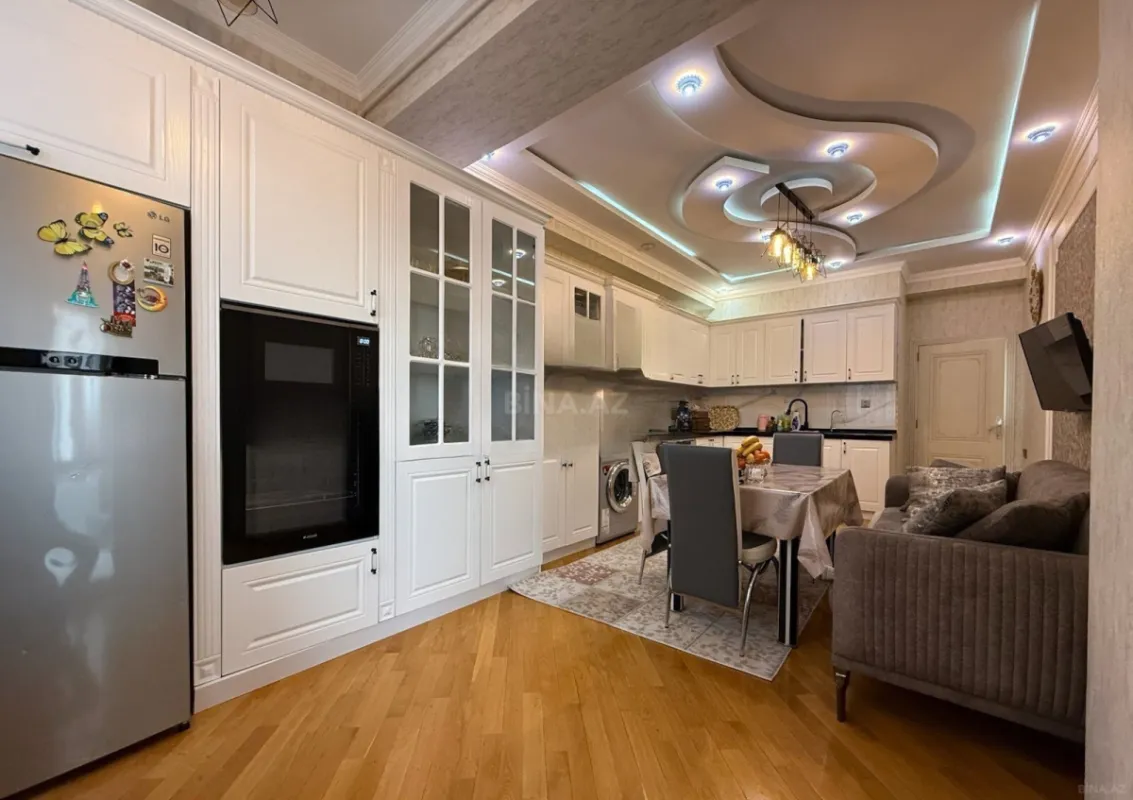 Satılır 3 otaqlı mənzil 161 m²